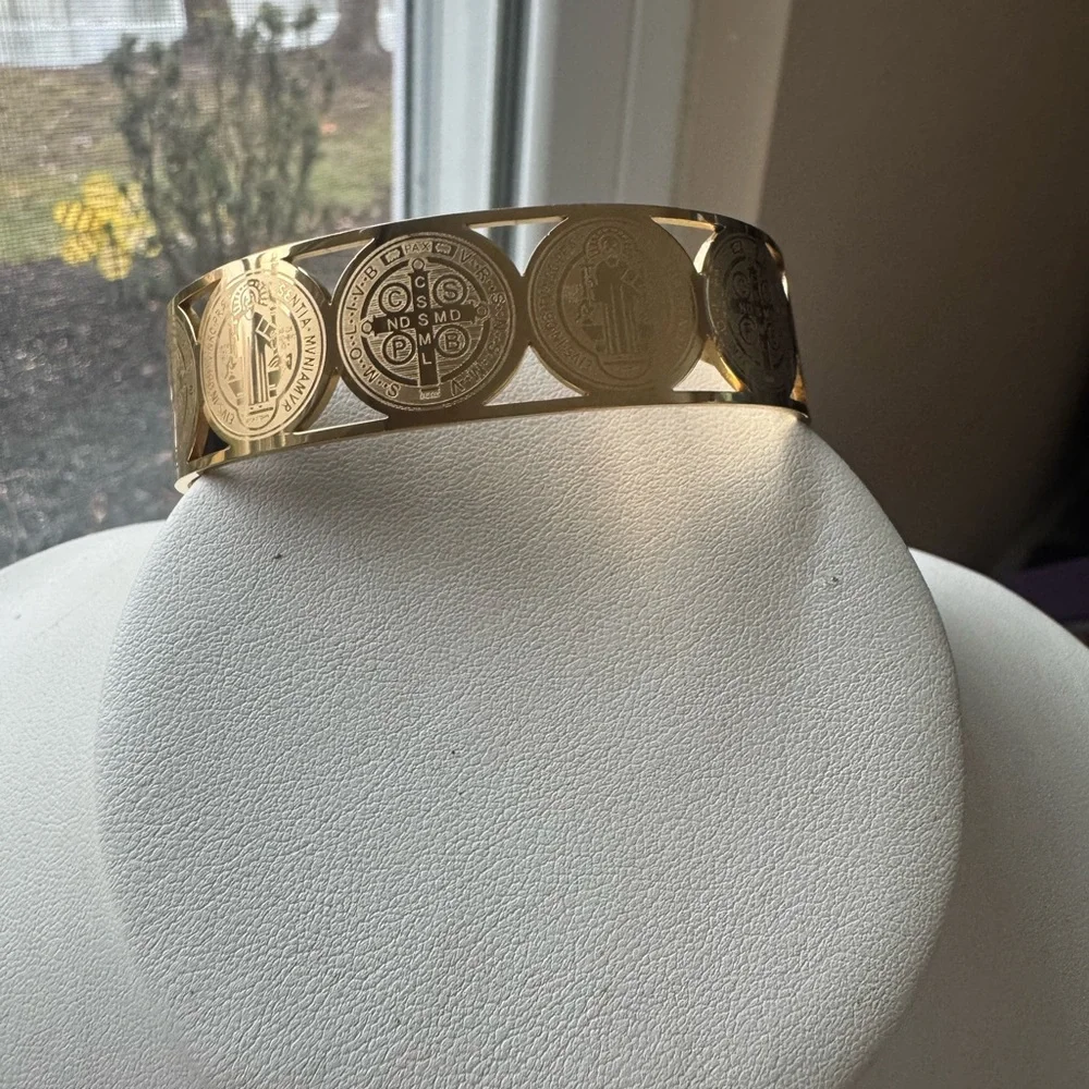 Chic Gold Coin Cuff Bracelet - Picture 12 of 14